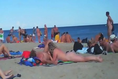 Порно Ролики Нудистов На Пляже