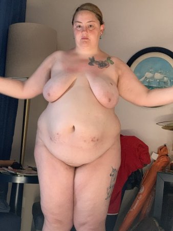 Домашние порно фото развратной толстушки в татуировках