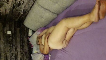 Присланное хоум видео спящей голышом зрелой женщины