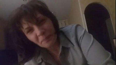 Пьяная русская женщина сосет у своего хозяина с разговорами